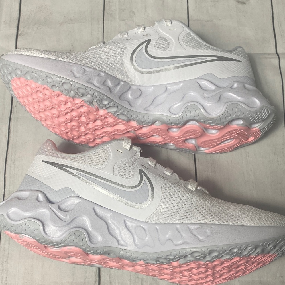 Nike Renew Women’s Running Shoes White/Silver with Pink Sole Size 8.5 NWOT - Picture 8 of 11